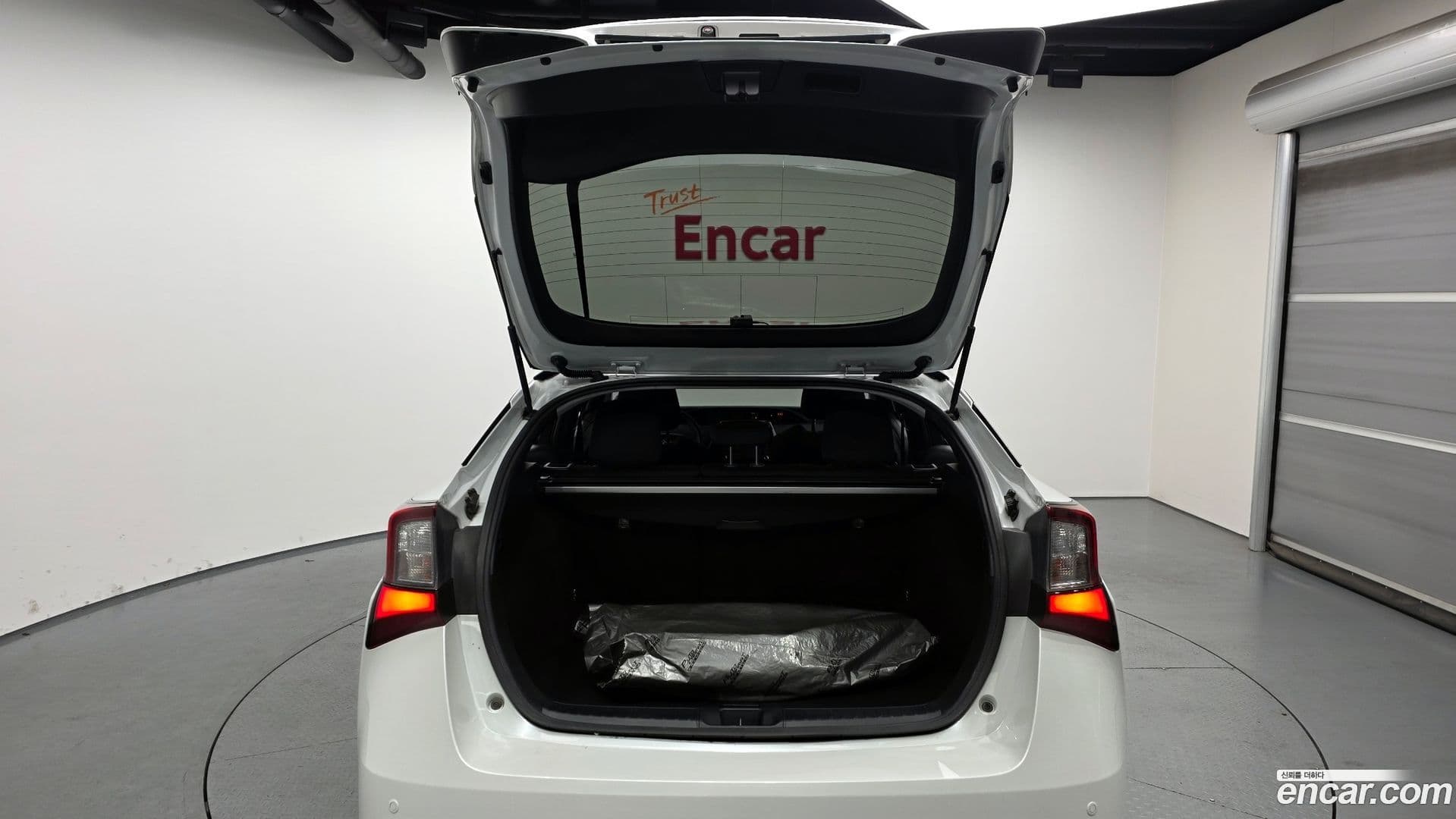 Main__Slider__Photo:Prius Toyota 2021.6-19