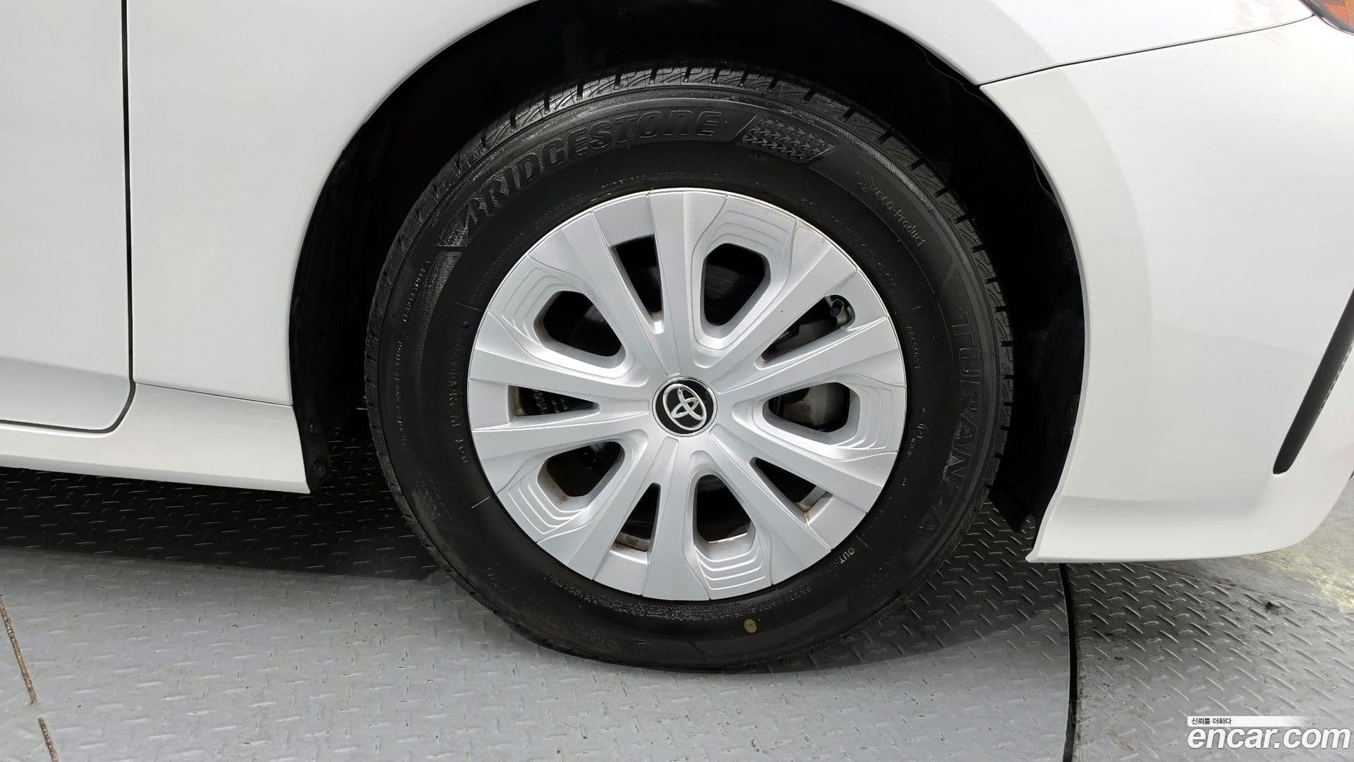 Main__Slider__Photo:Prius Toyota 2021.6-20