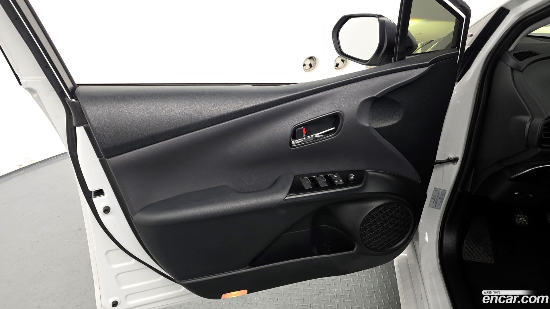 Main__Slider__Photo:Prius Toyota 2021.6-23