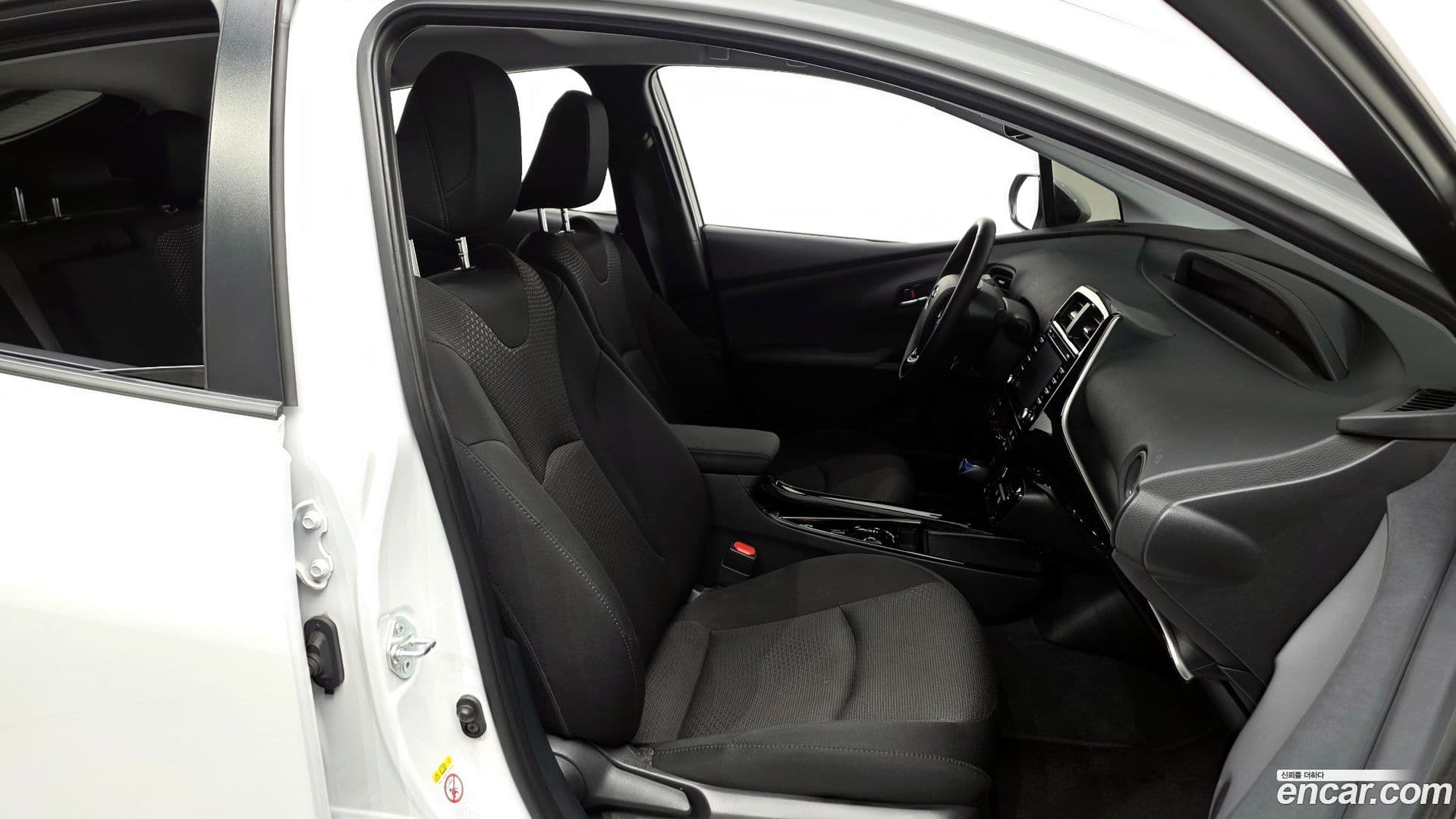 Main__Slider__Photo:Prius Toyota 2021.6-25