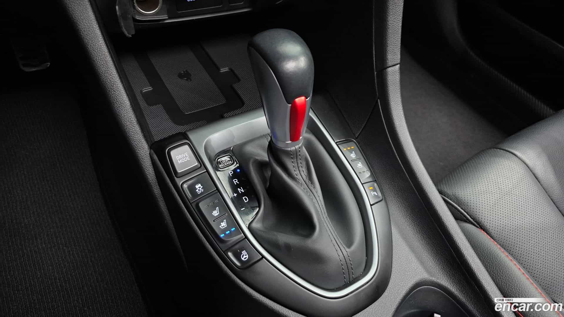 Veloster Hyundai 2019.11-INNER-009