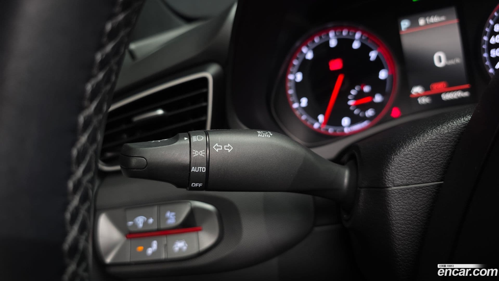 Main__Slider__Photo:Veloster Hyundai 2019.11-29