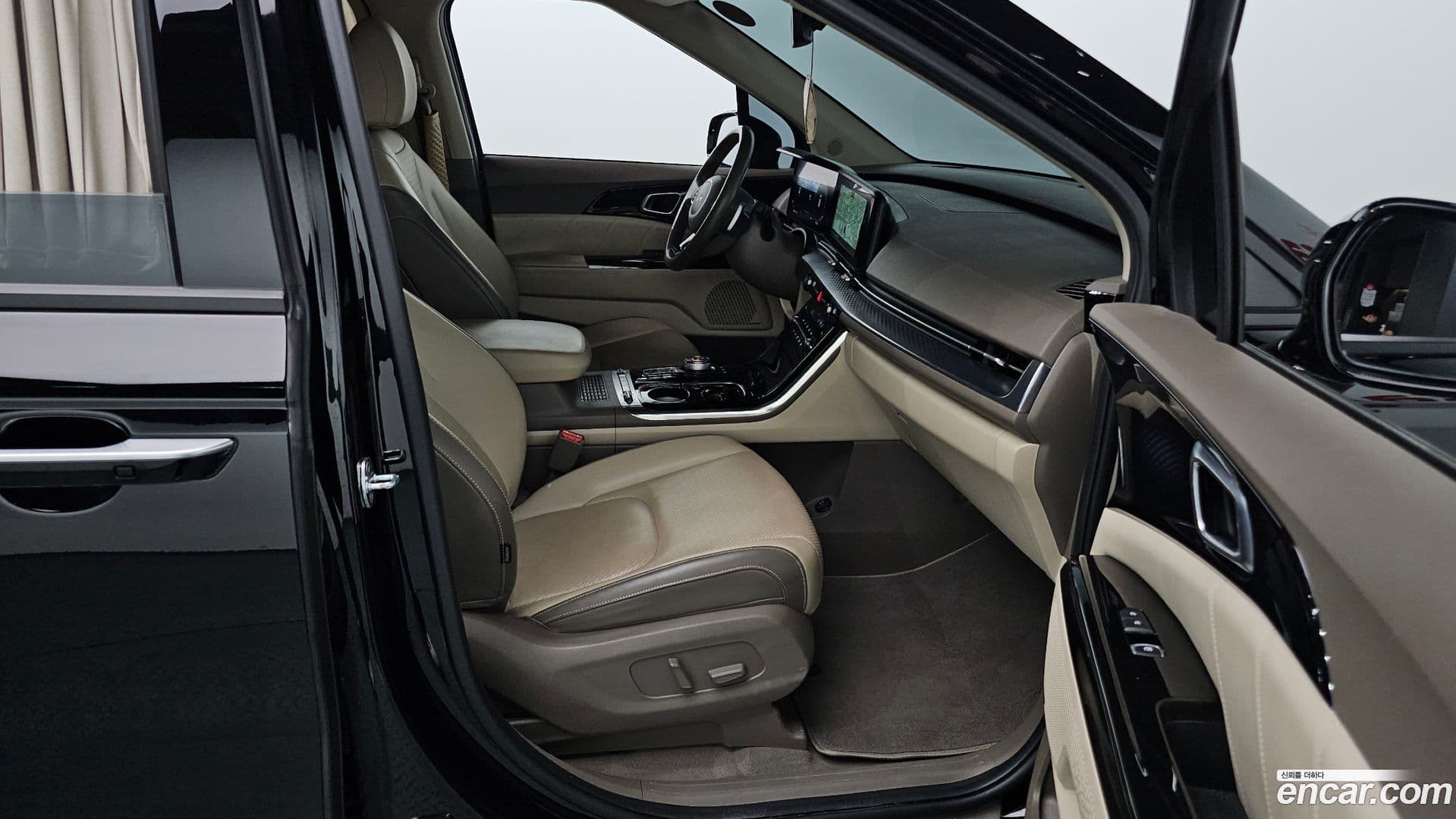 Main__Slider__Photo:Canival Kia 2022.4-9