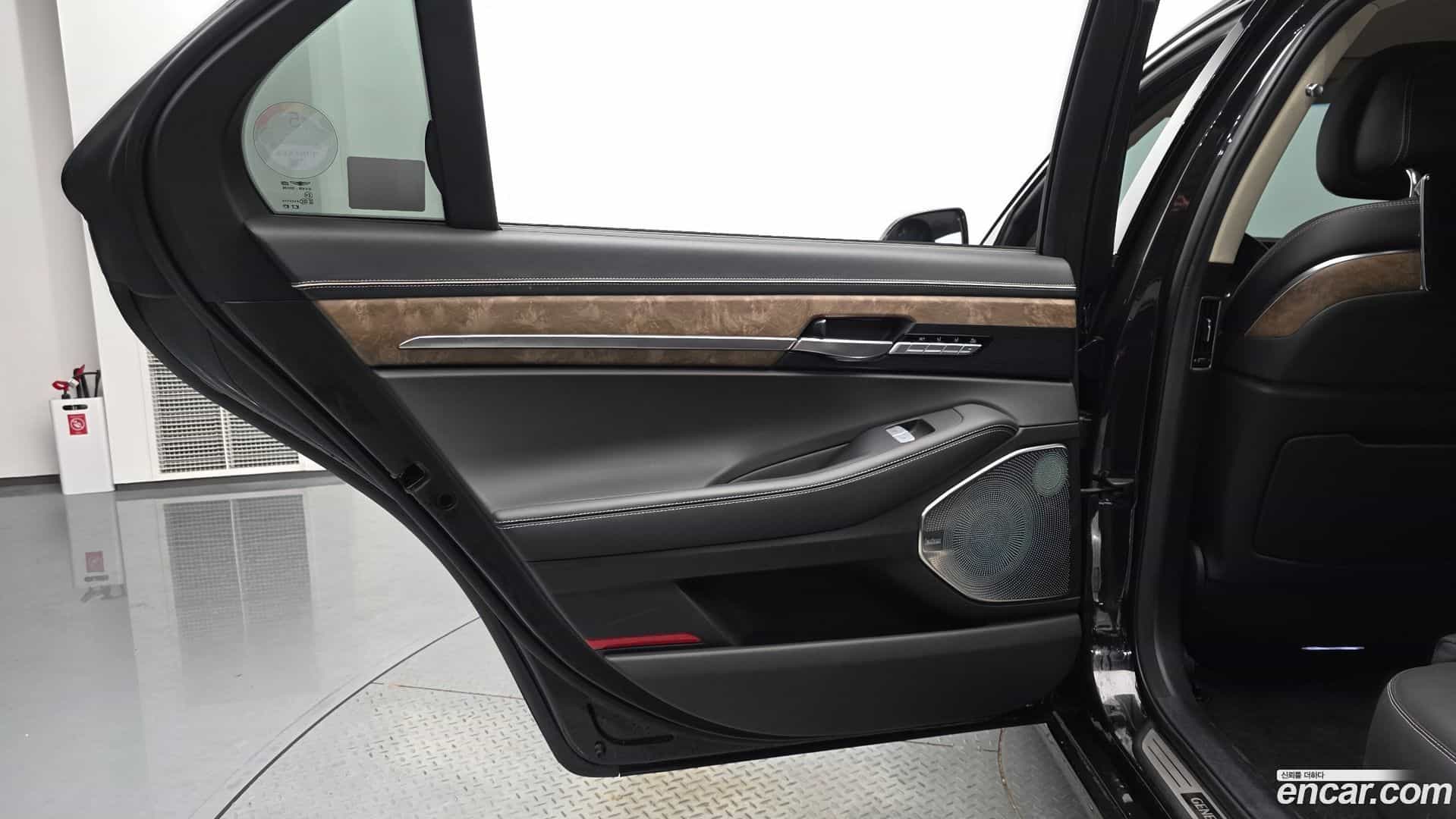 G90 Genesis 2019.0-INNER-035