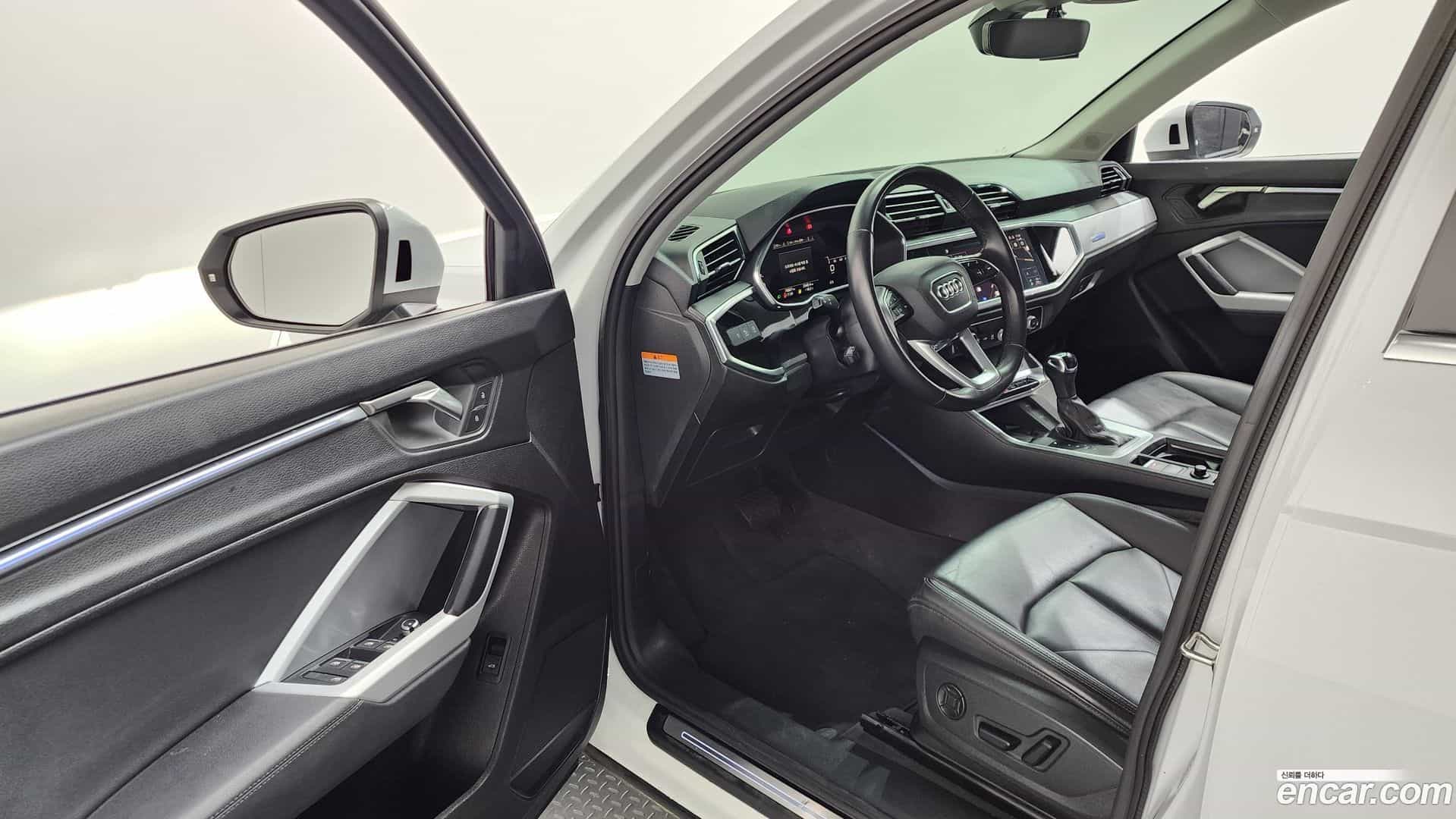Q3 Audi 2022.11-INNER-010