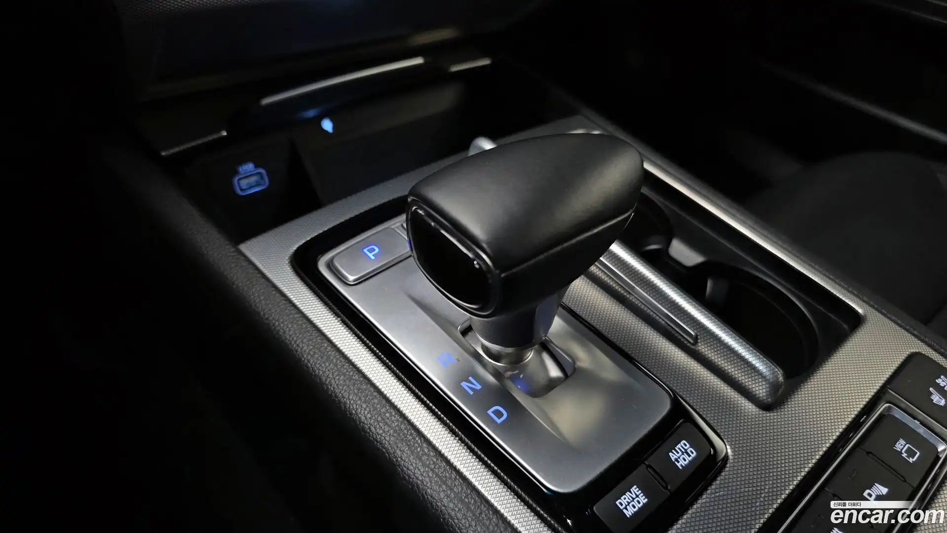 G80 Genesis 2019.2-INNER-009