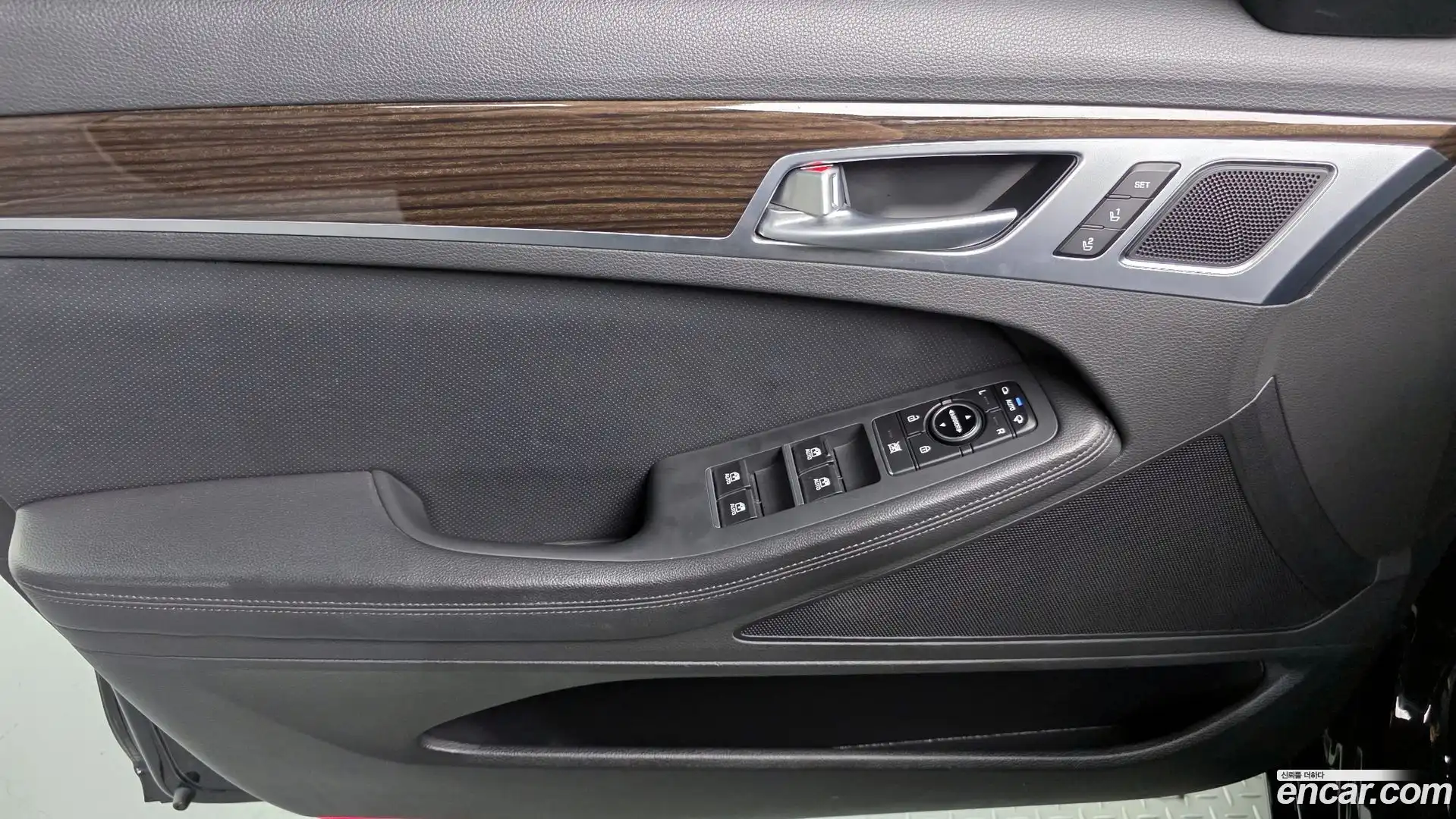 G80 Genesis 2019.2-INNER-034