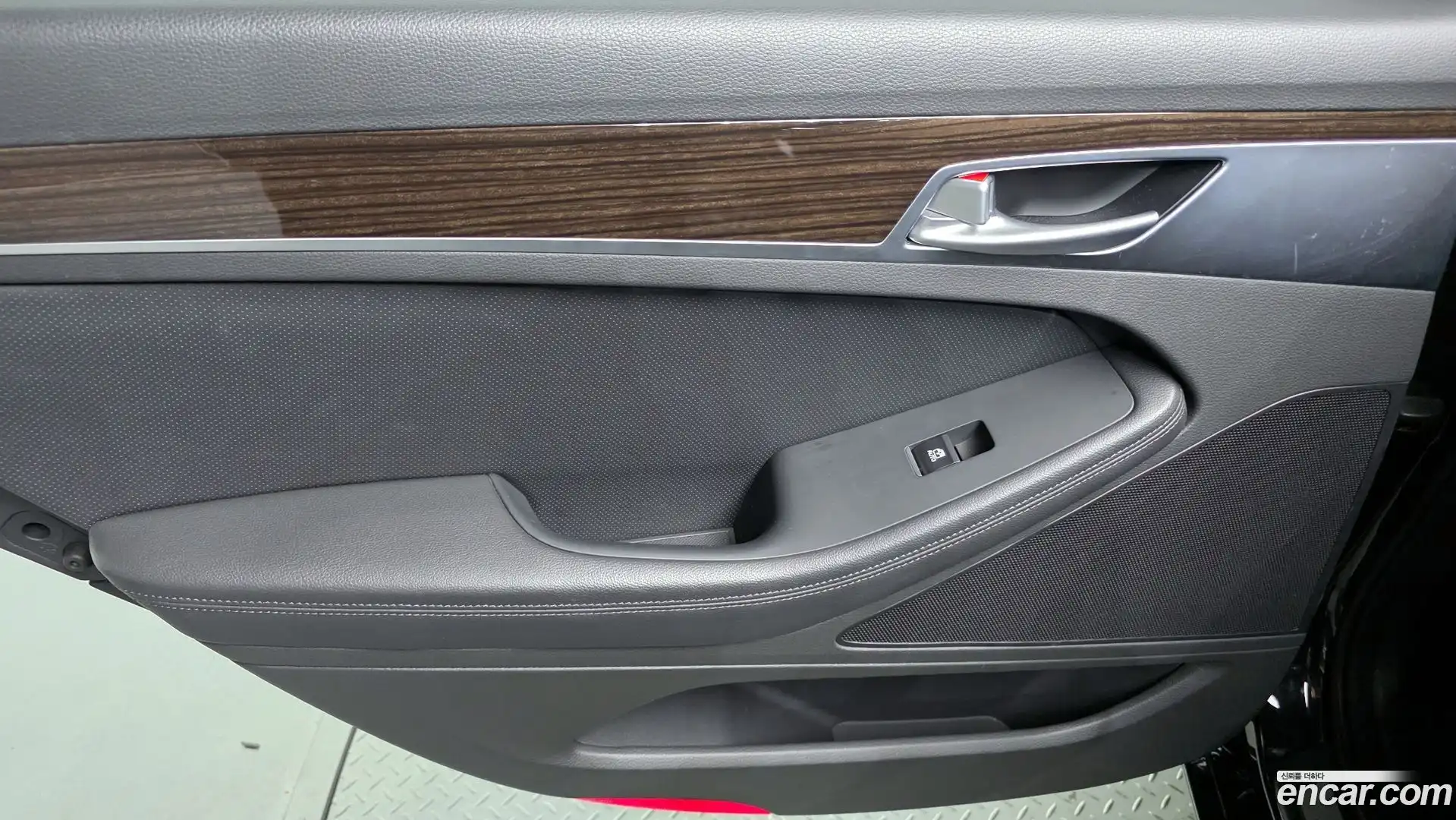 G80 Genesis 2019.2-INNER-035