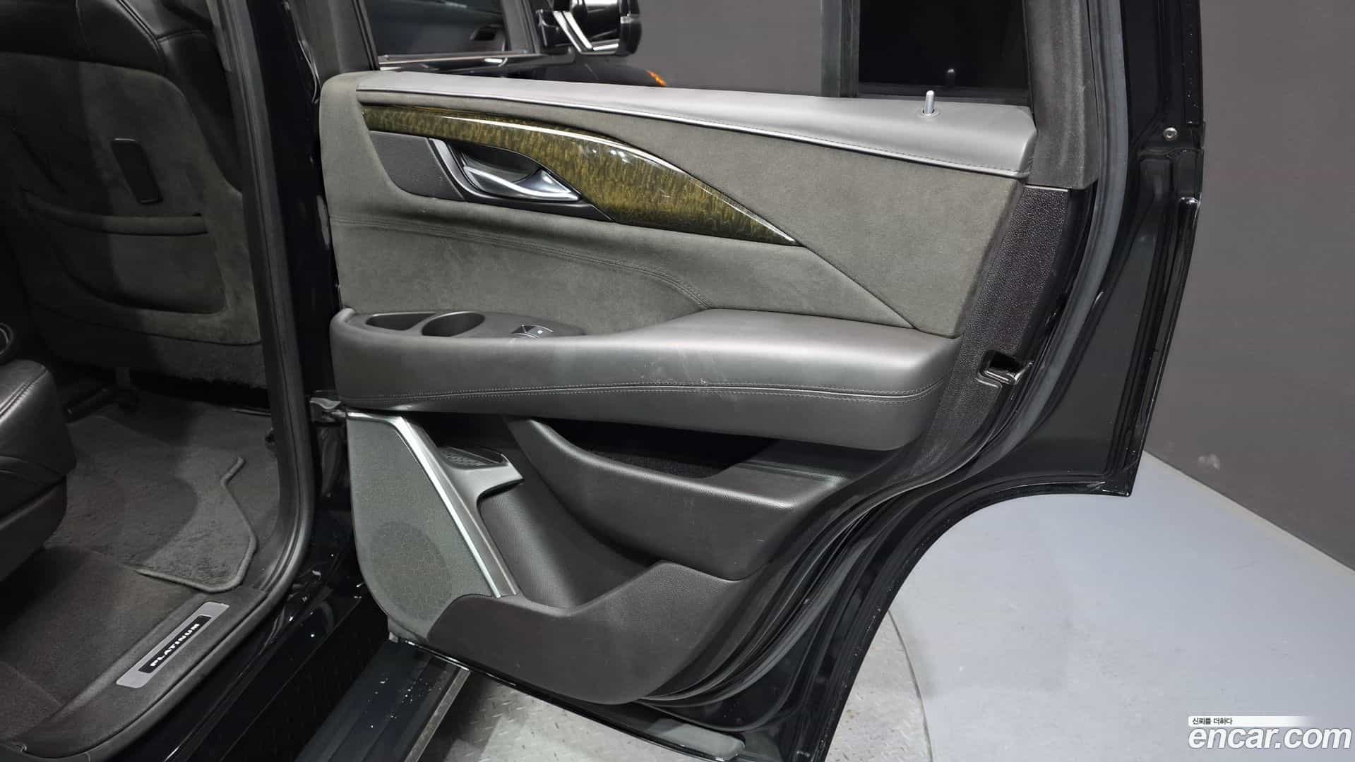 Escalade Cadillac 2019.11-INNER-035