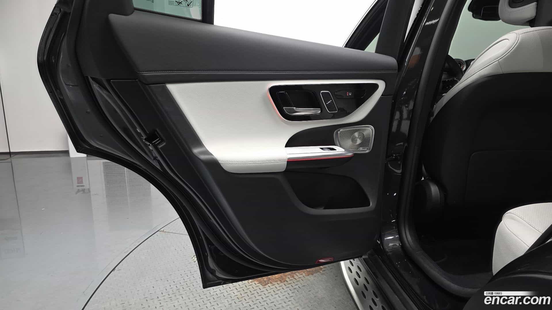 GLC-Class Mercedes-Benz 2025.5-INNER-035