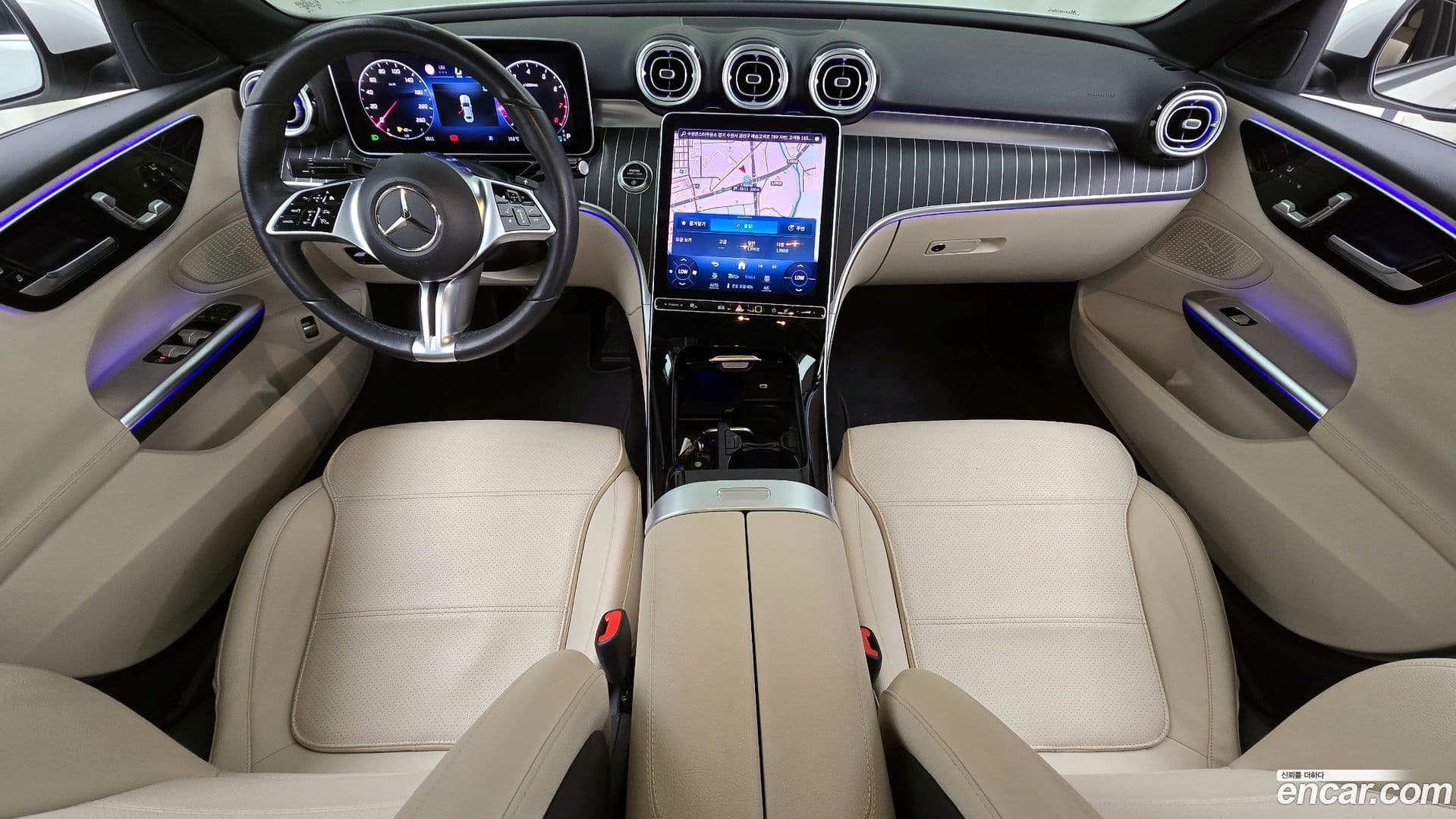 Main__Slider__Photo:C-Class Mercedes-Benz 2023.3-6