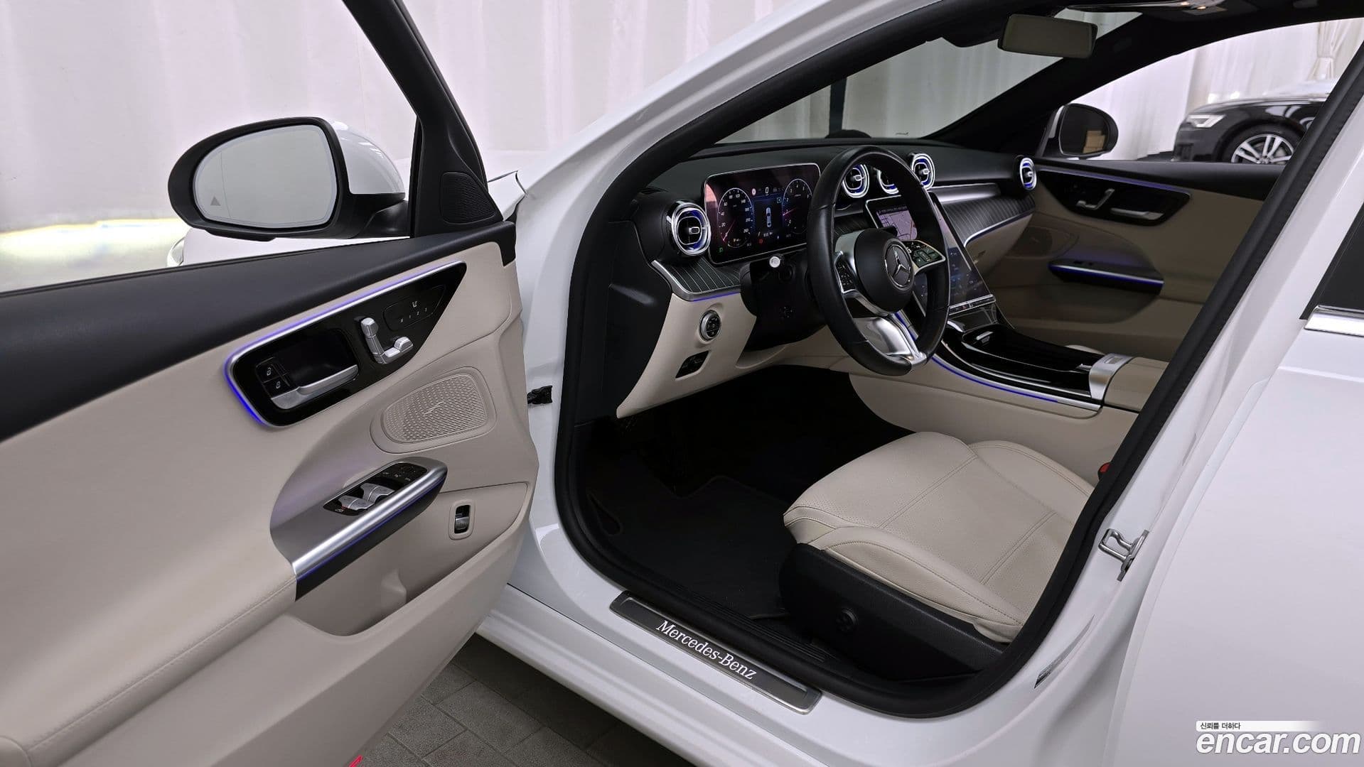 Main__Slider__Photo:C-Class Mercedes-Benz 2023.3-9