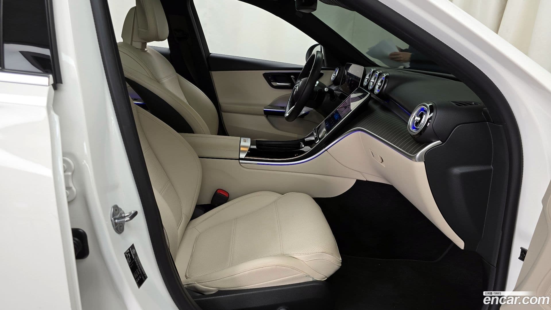 Main__Slider__Photo:C-Class Mercedes-Benz 2023.3-10