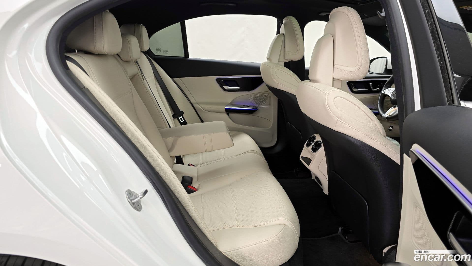 Main__Slider__Photo:C-Class Mercedes-Benz 2023.3-11