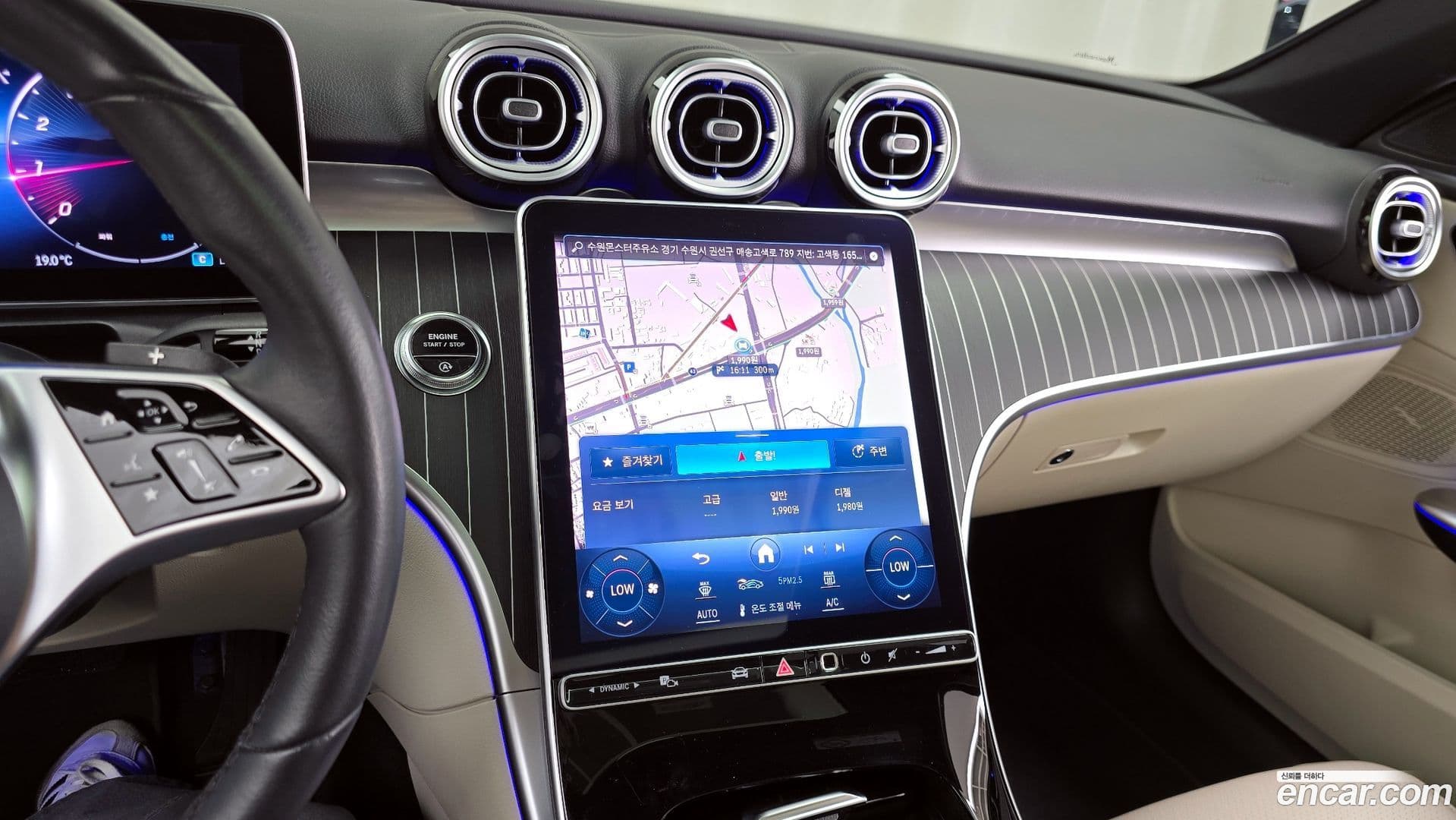 Main__Slider__Photo:C-Class Mercedes-Benz 2023.3-13