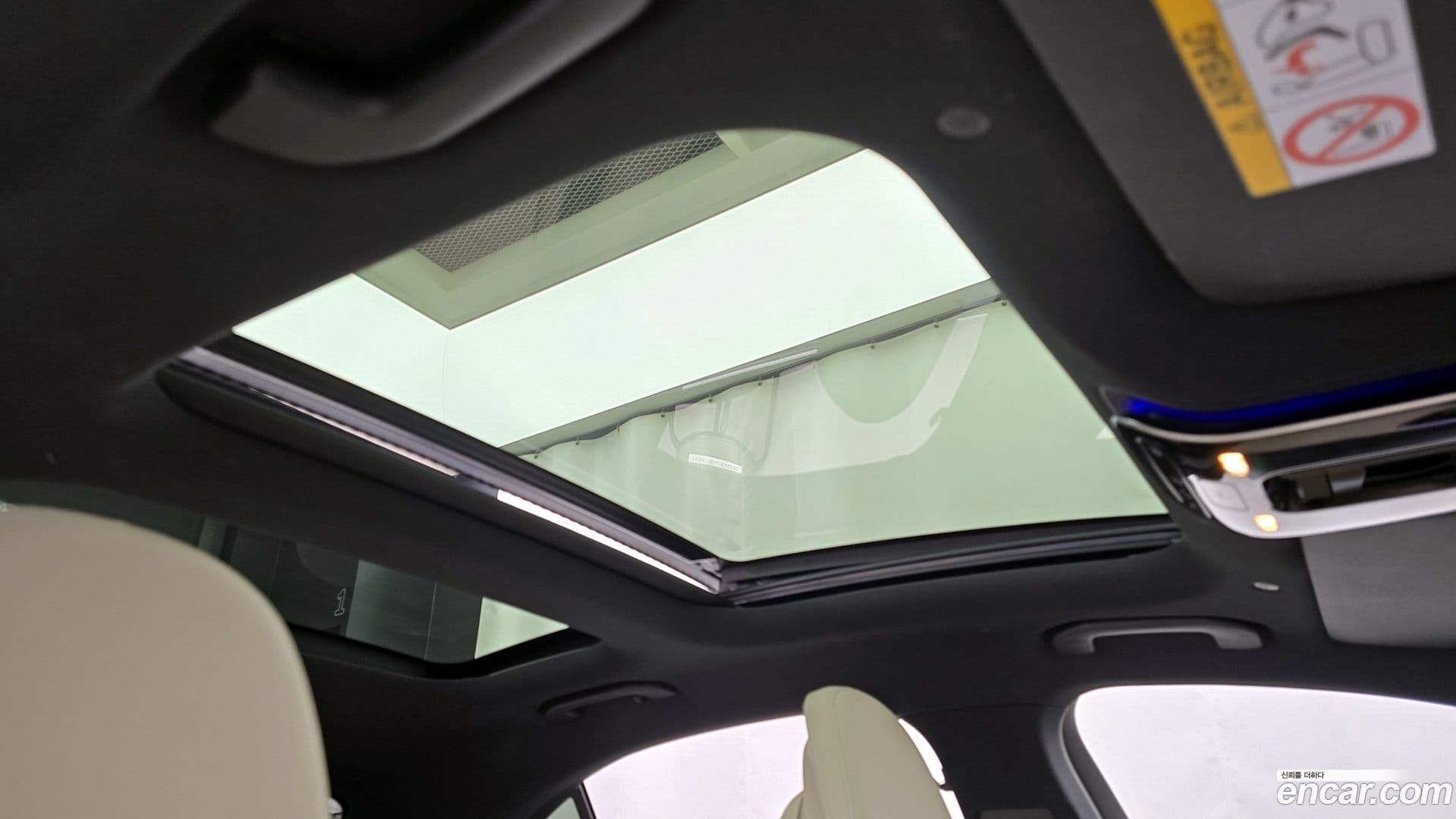 Main__Slider__Photo:C-Class Mercedes-Benz 2023.3-16