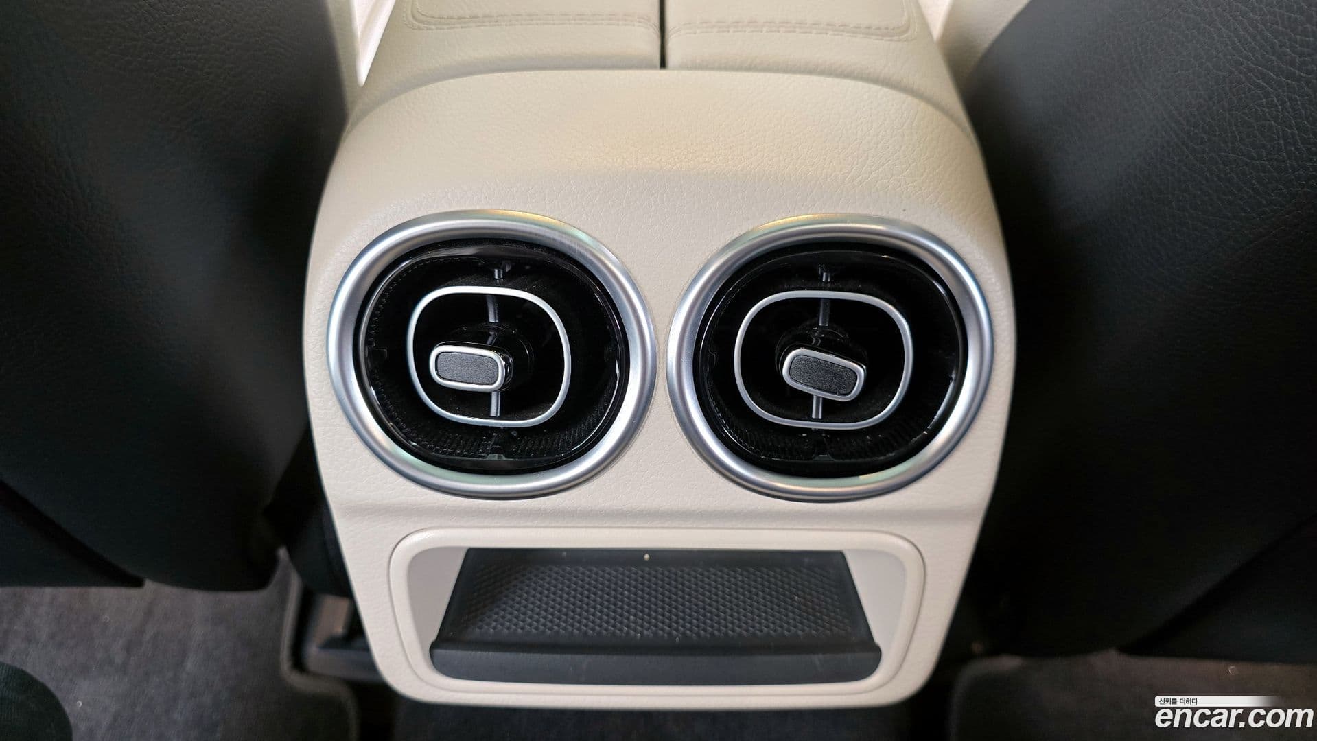 Main__Slider__Photo:C-Class Mercedes-Benz 2023.3-18
