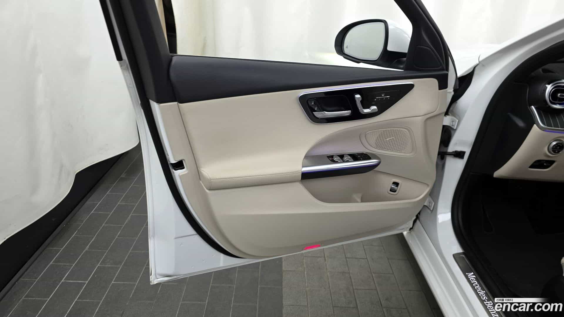 C-Class Mercedes-Benz 2023.3-INNER-034