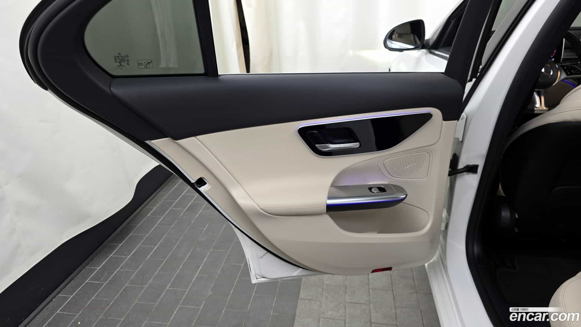 C-Class Mercedes-Benz 2023.3-INNER-035