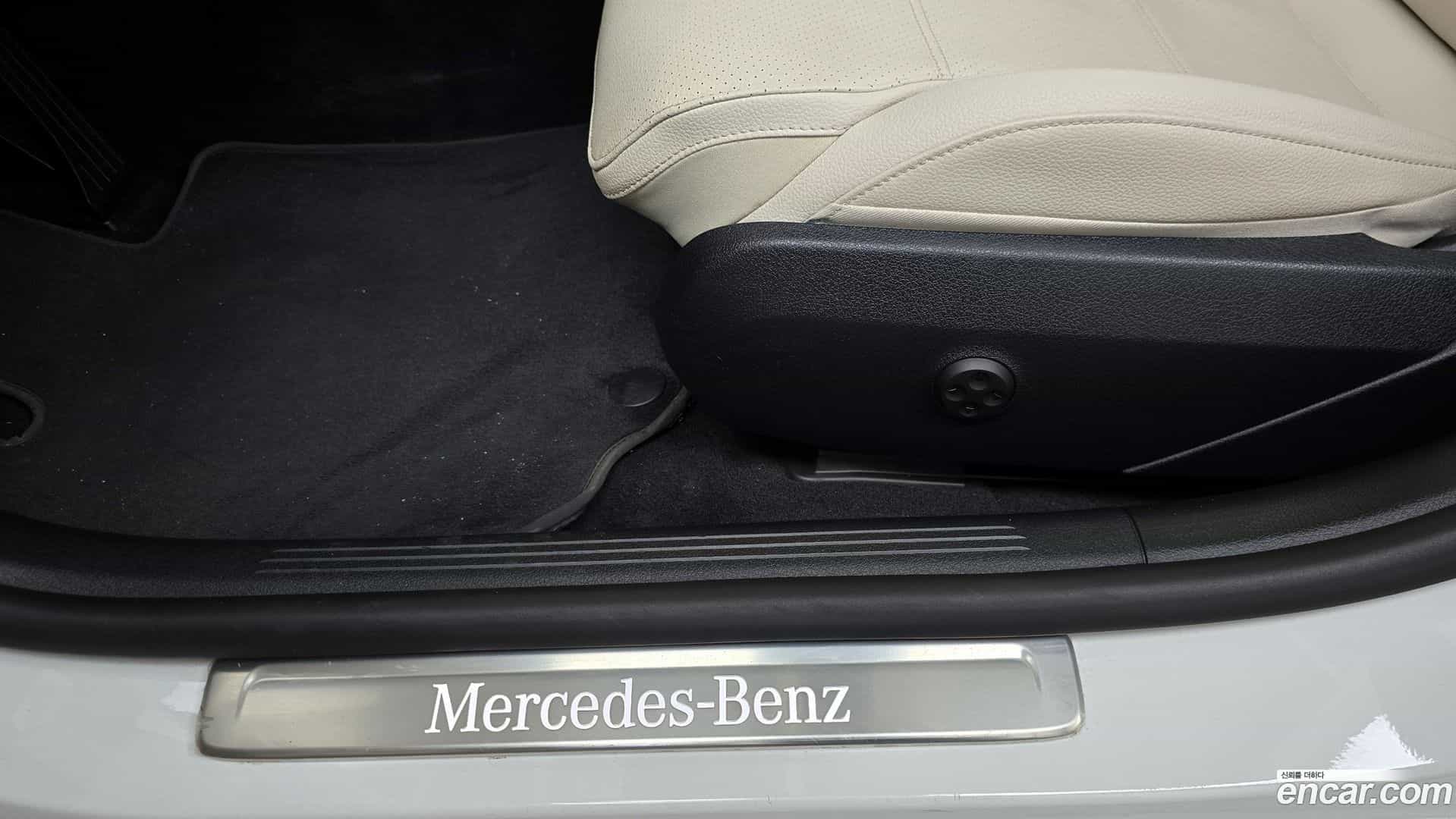 C-Class Mercedes-Benz 2023.3-INNER-036