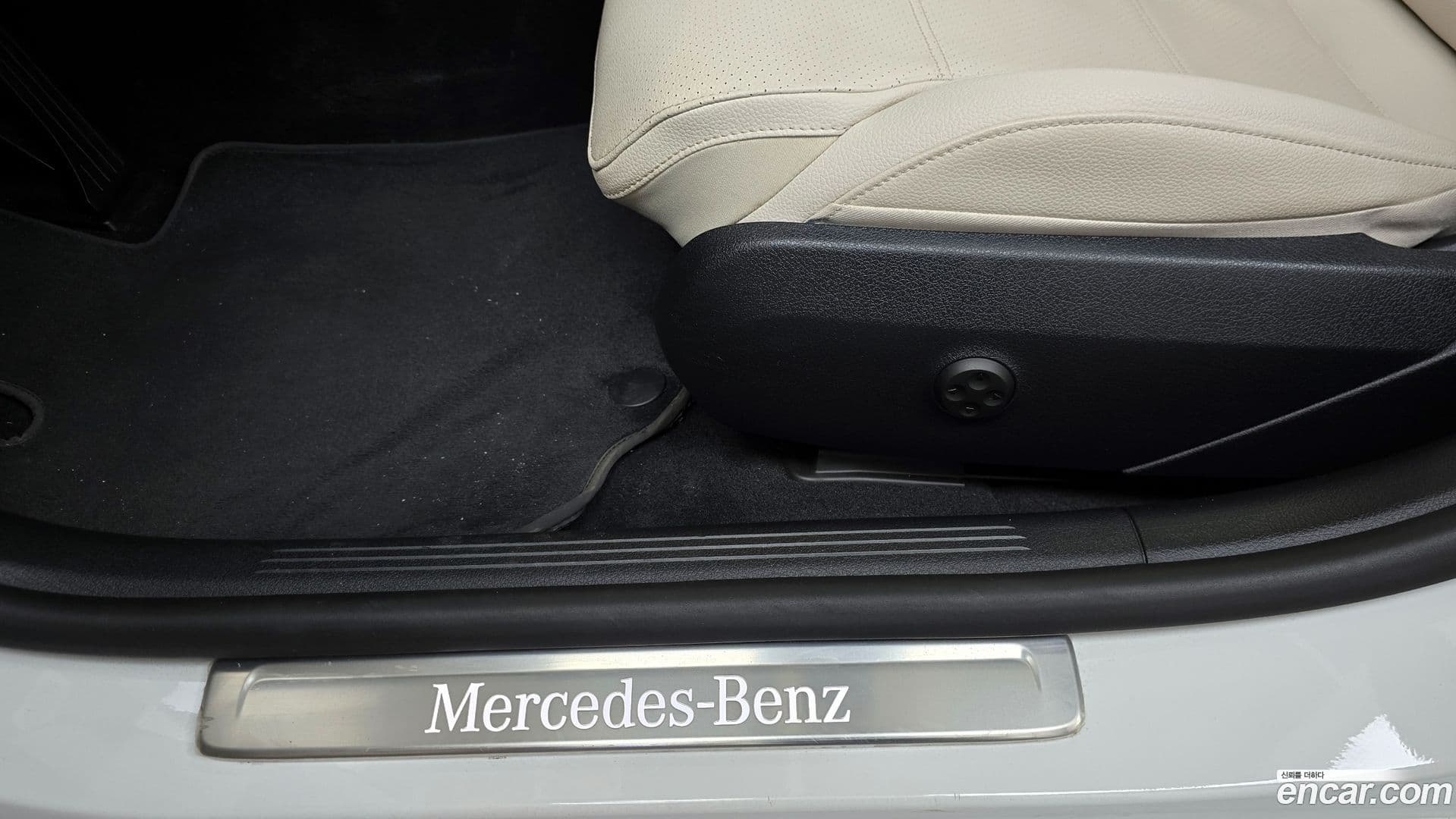 Main__Slider__Photo:C-Class Mercedes-Benz 2023.3-25