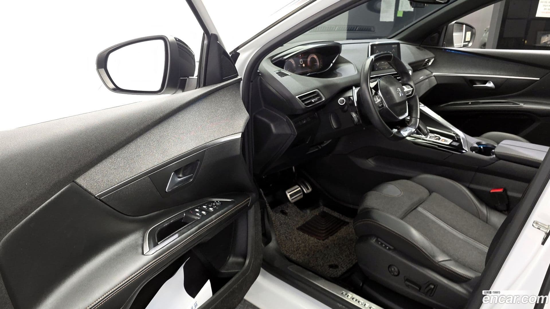 Main__Slider__Photo:5008 Peugeot 2020.4-9