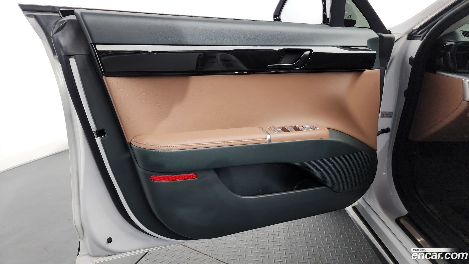 Main__Slider__Photo:Grandeur Hyundai 2023.3-23