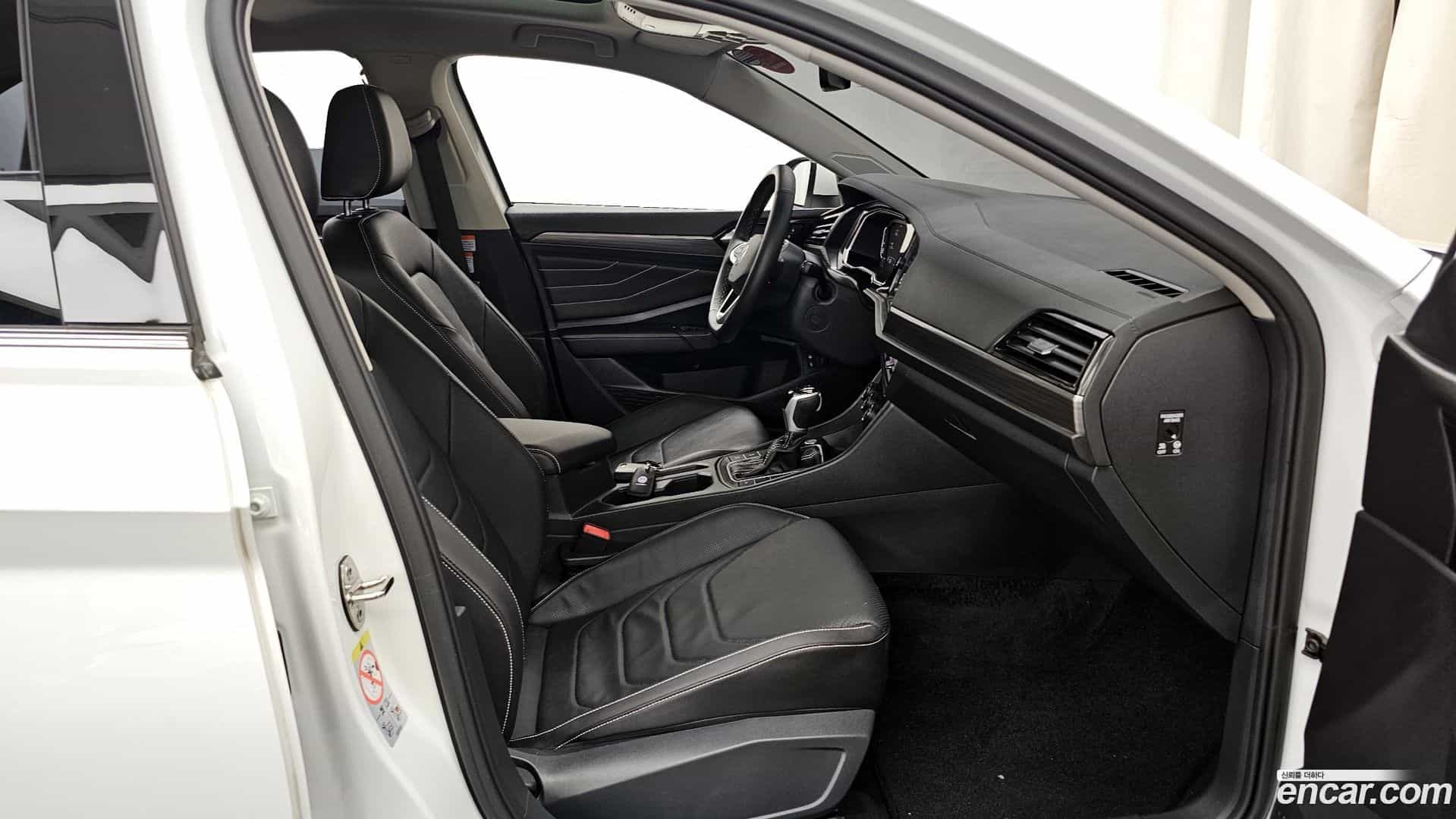 Jetta Volkswagen 2023.11-OPTION-015
