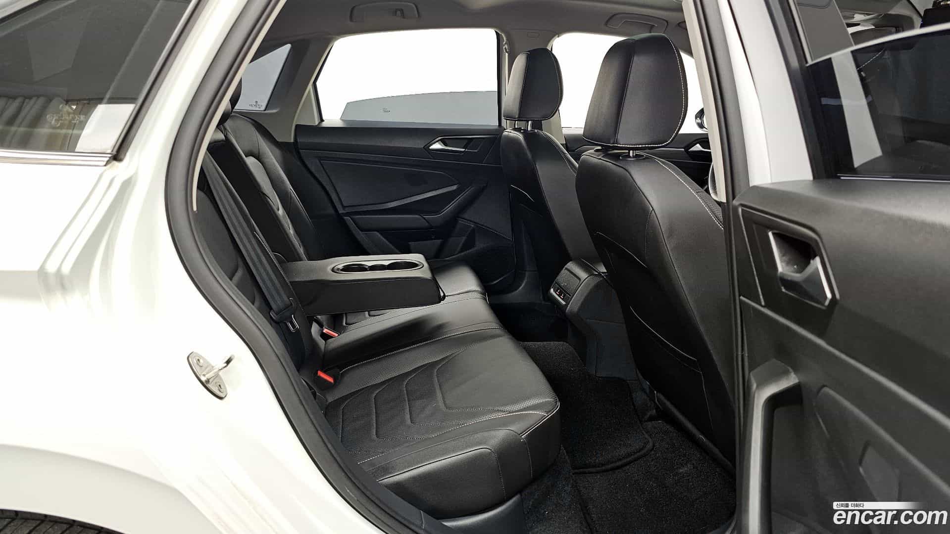 Jetta Volkswagen 2023.11-OPTION-016