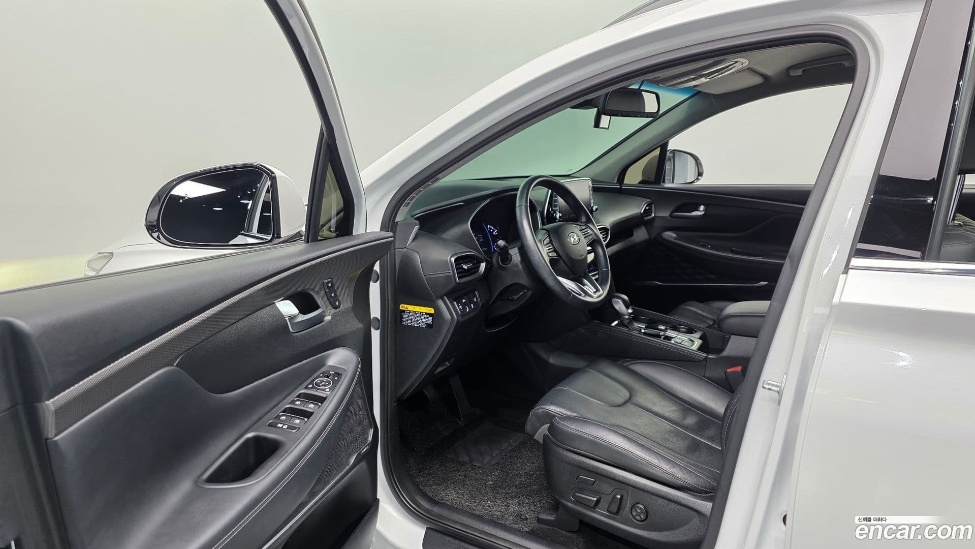 Main__Slider__Photo:Santafe Hyundai 2019.1-9