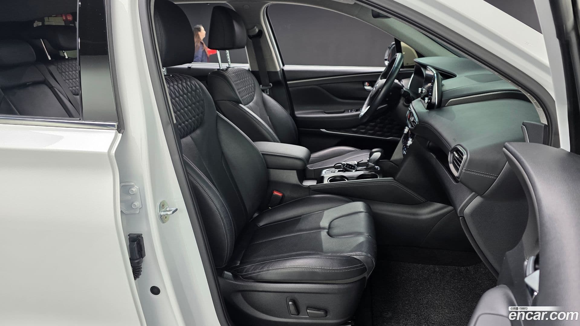 Main__Slider__Photo:Santafe Hyundai 2019.1-19