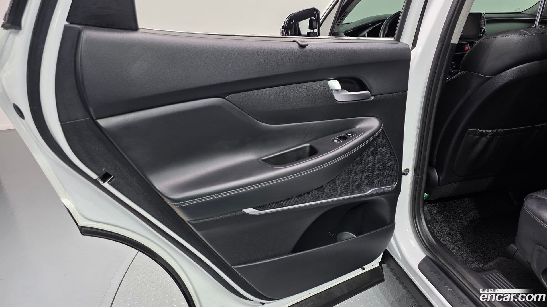 Main__Slider__Photo:Santafe Hyundai 2019.1-24
