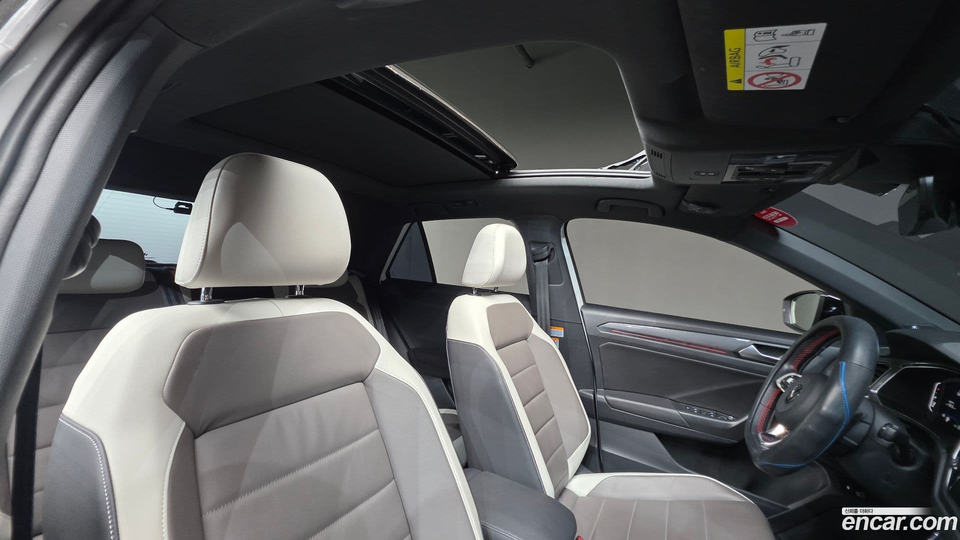 Main__Slider__Photo:T-Roc Volkswagen 2021.11-18
