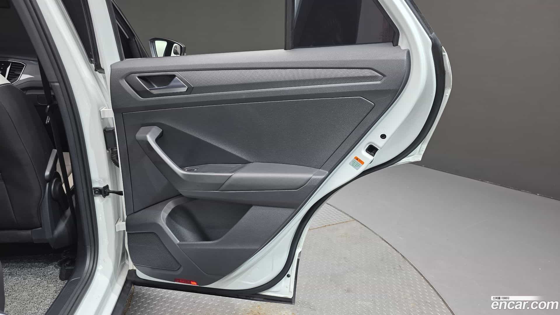 T-Roc Volkswagen 2021.11-INNER-035
