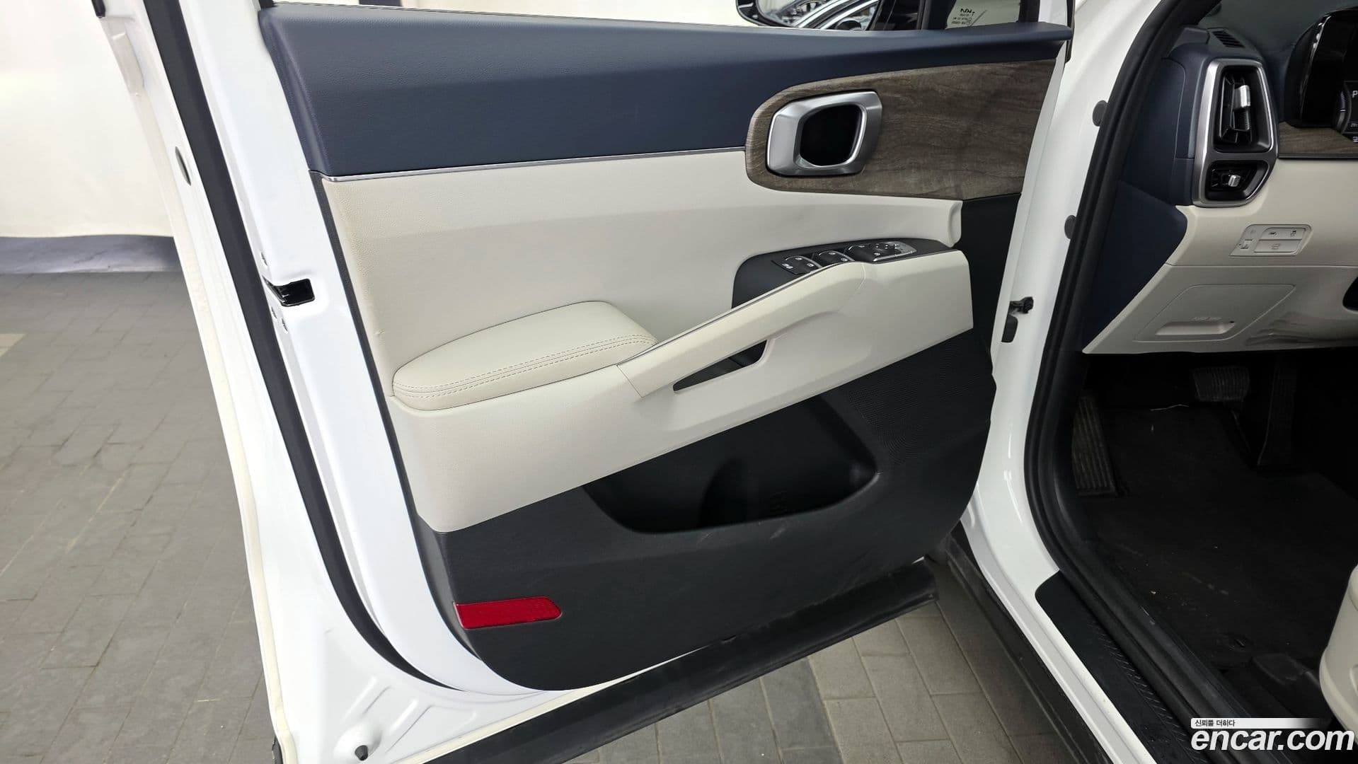 Main__Slider__Photo:Sorento Kia 2022.0-23