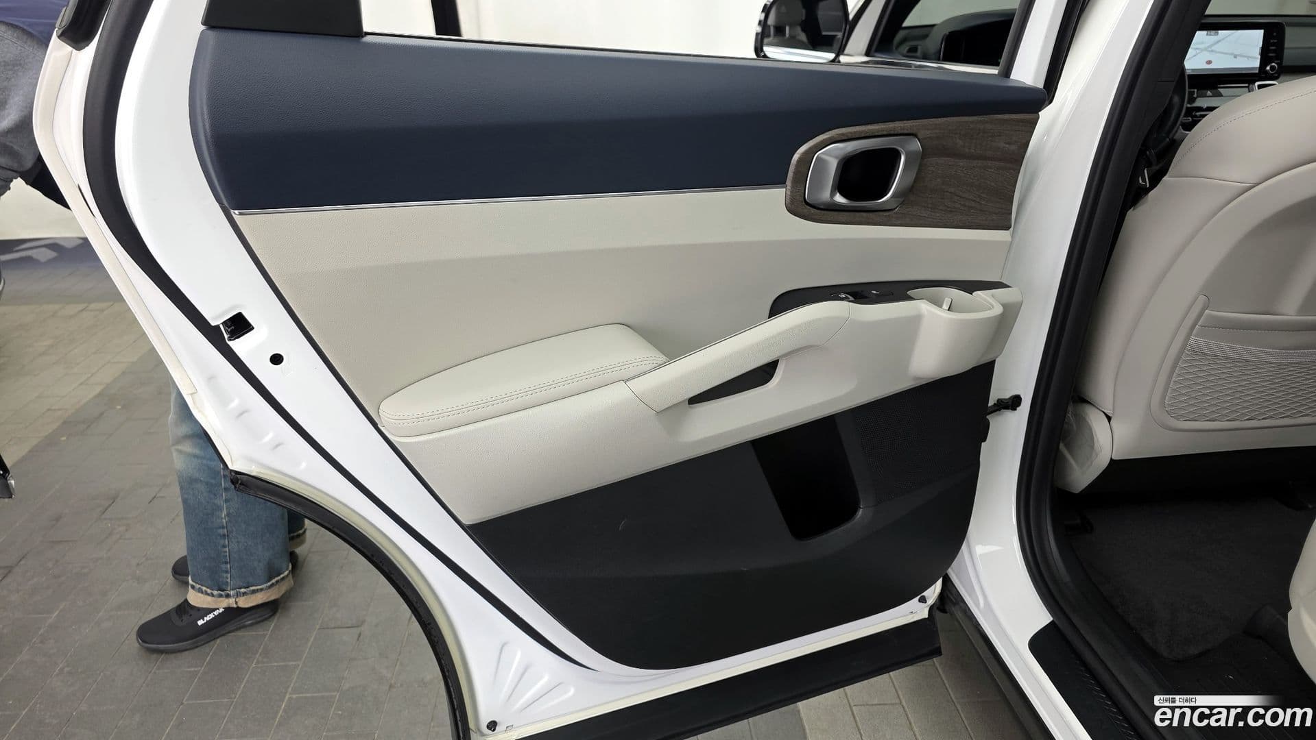 Main__Slider__Photo:Sorento Kia 2022.0-24