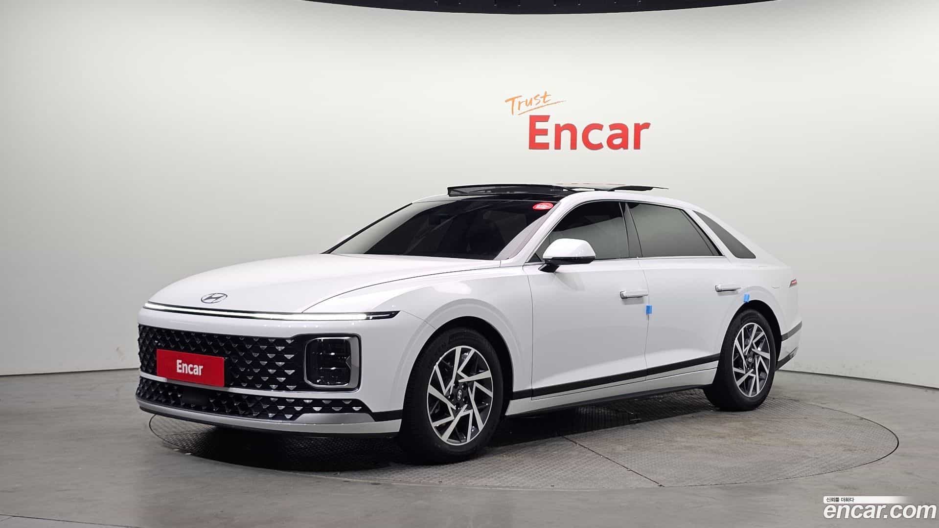 Grandeur Hyundai 2023.7-OUTER-001