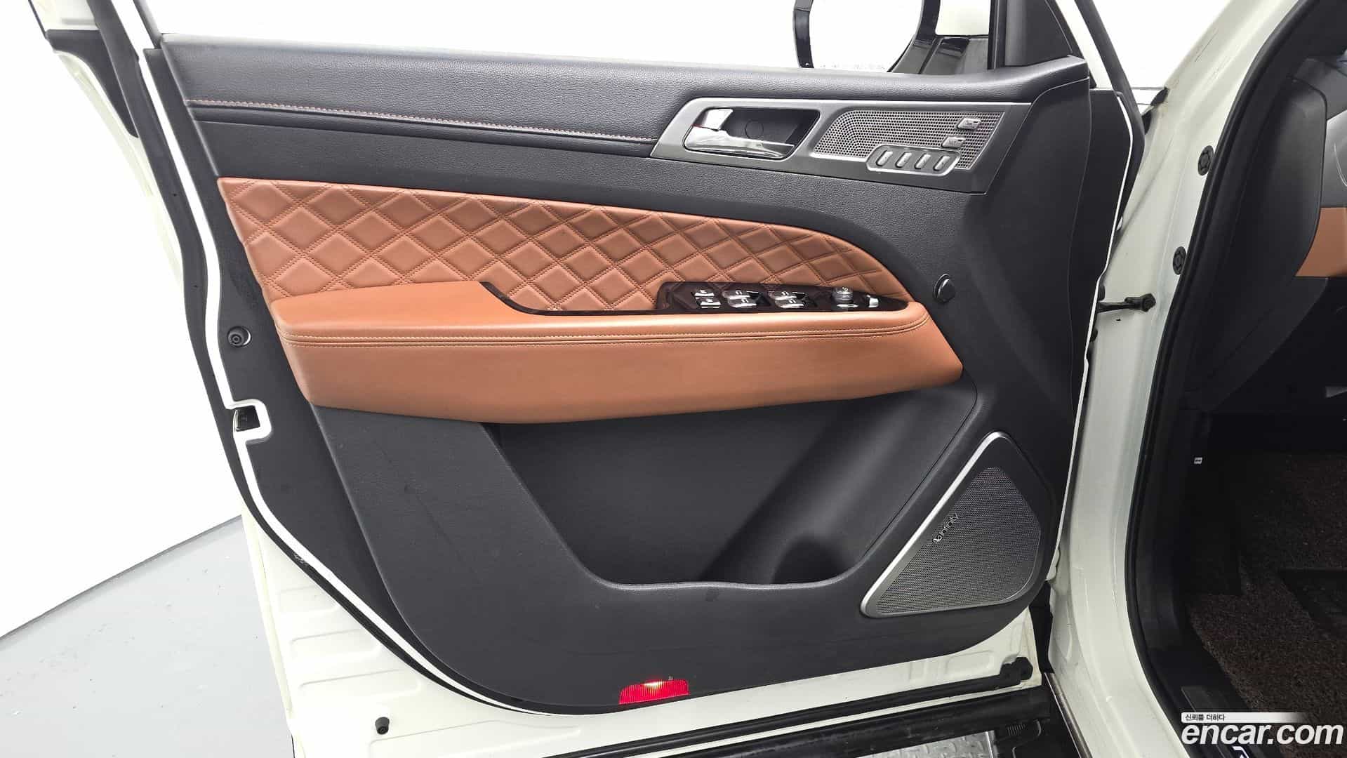 Rexton KG Mobility 2019.3-INNER-034