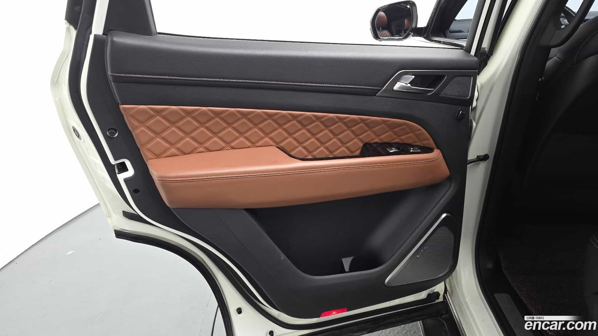 Rexton KG Mobility 2019.3-INNER-035