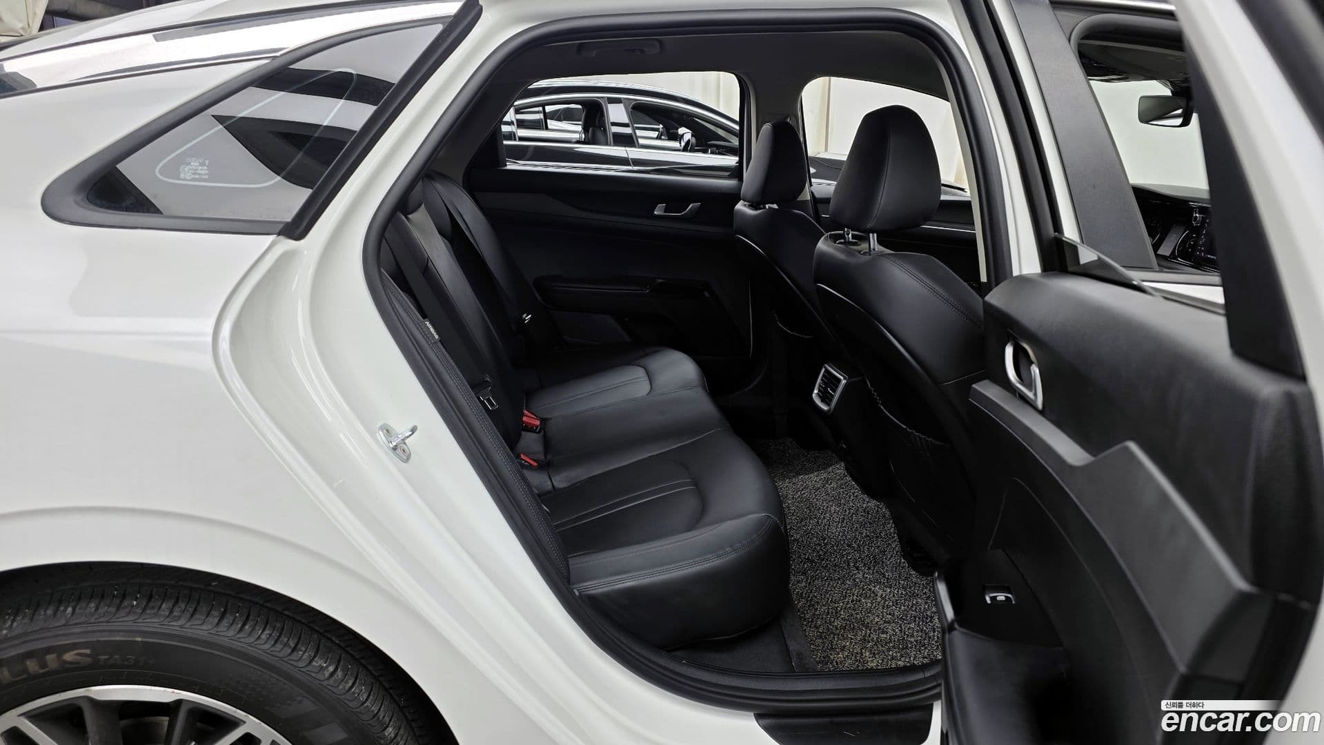 Main__Slider__Photo:K5 Kia 2022.1-11