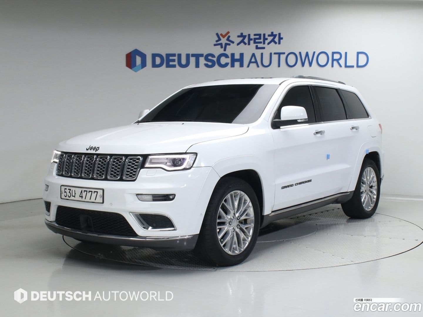 Main__Slider__Photo:Cherokee Jeep 2018.2-0