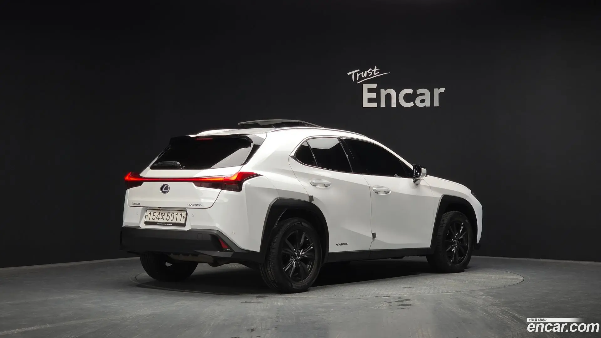 Main__Slider__Photo:UX Lexus 2020.4-1