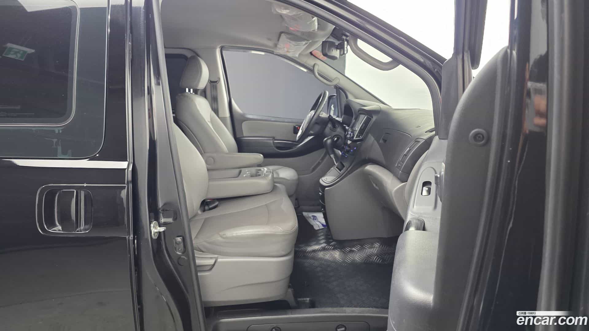 Starex Hyundai 2017.5-INNER-036