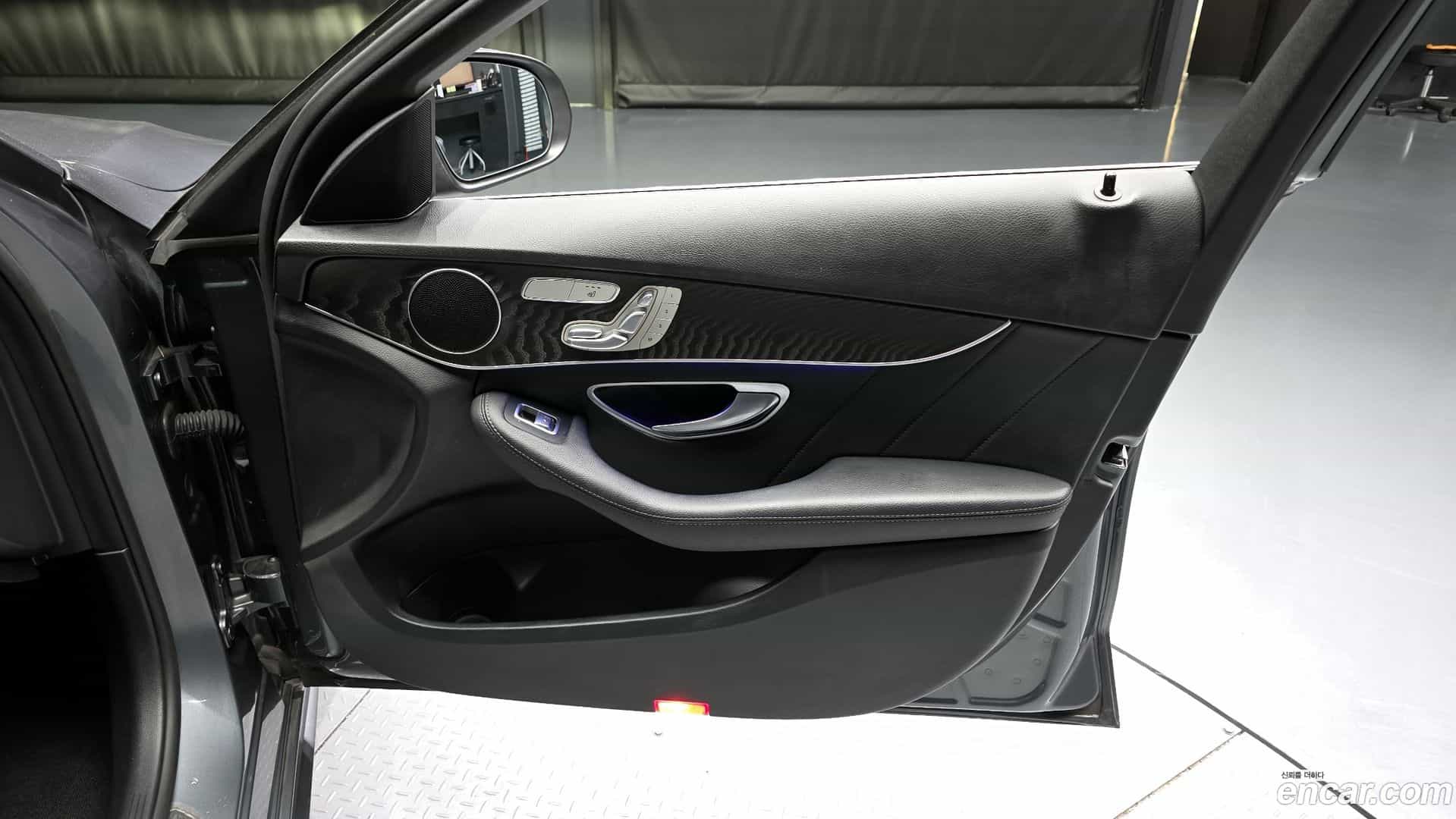 C-Class Mercedes-Benz 2019.5-INNER-034