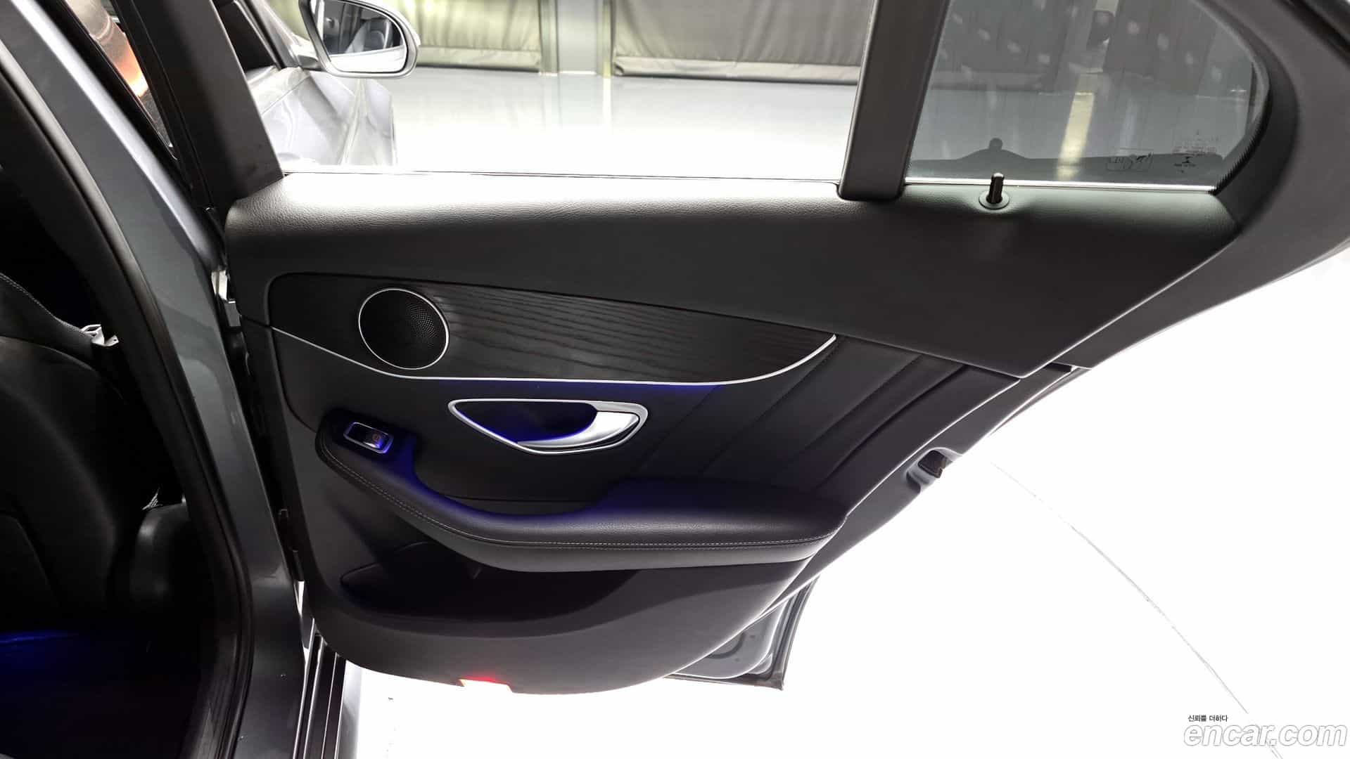 C-Class Mercedes-Benz 2019.5-INNER-035