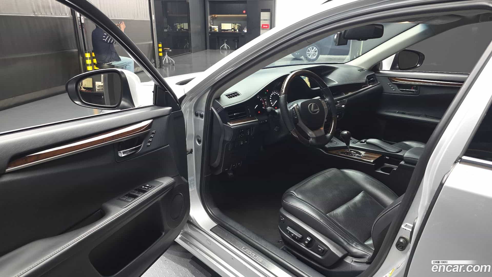 ES Lexus 2014.4-INNER-010