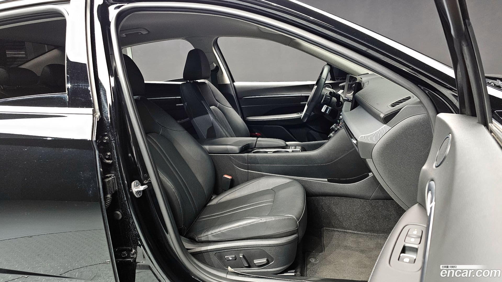 Main__Slider__Photo:Sonata Hyundai 2023.4-25