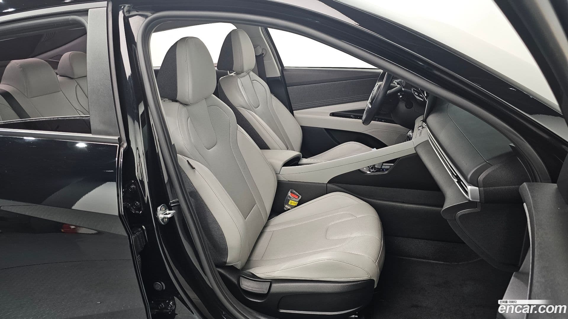 Main__Slider__Photo:AVANTE Hyundai 2021.1-10