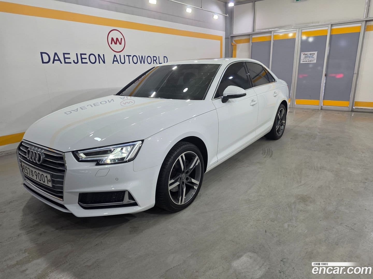 Main__Slider__Photo:A4 Audi 2019.11-0