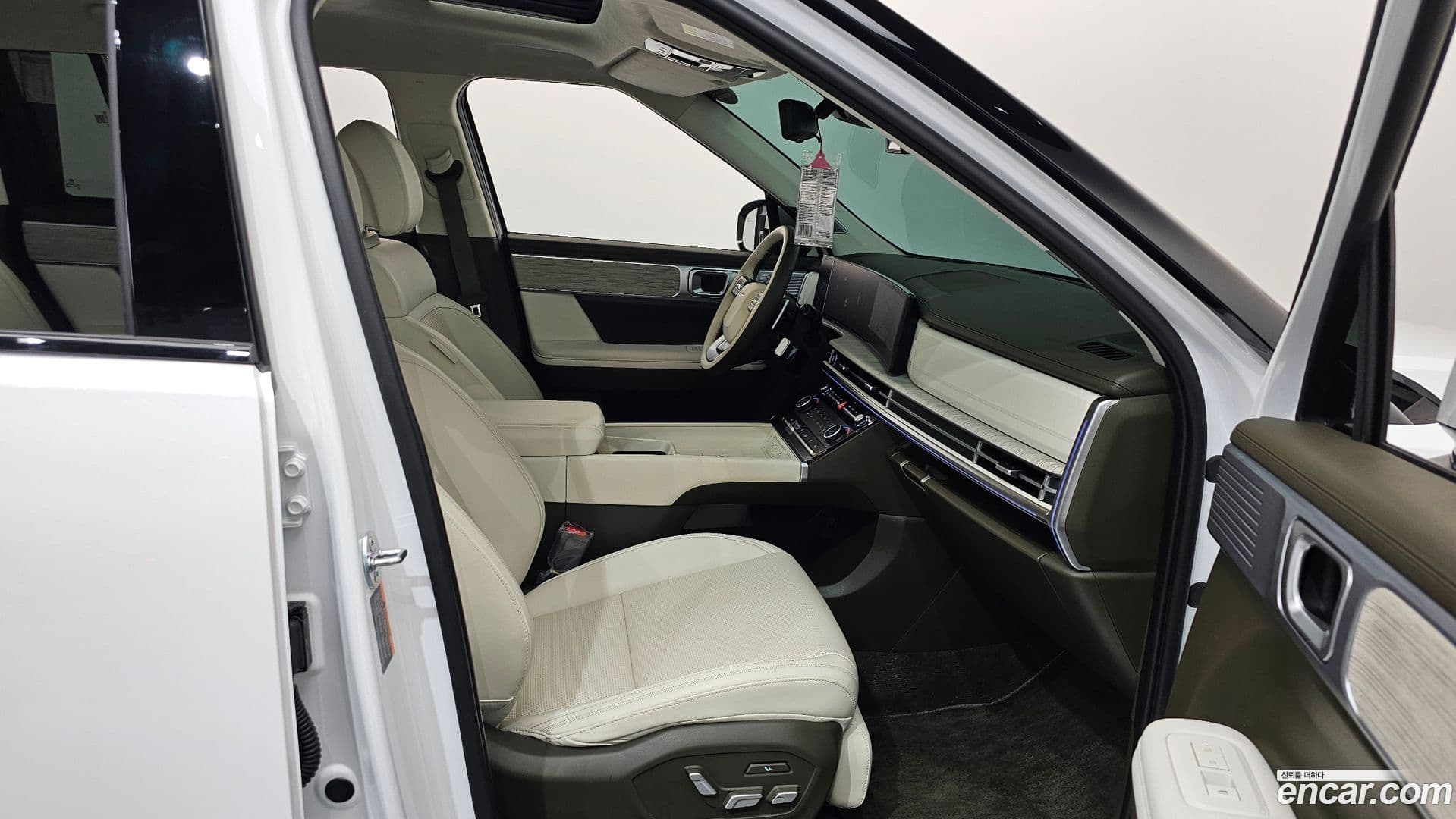 Main__Slider__Photo:Santafe Hyundai 2025.1-25